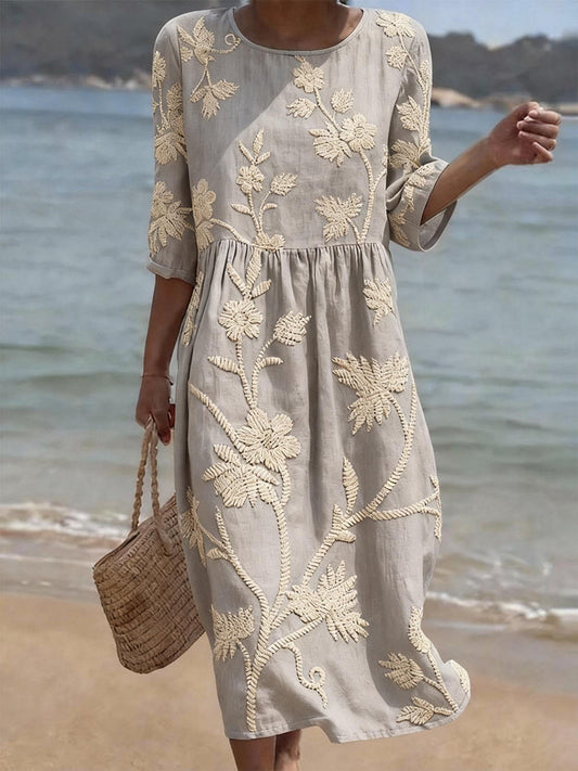 Vestido informal de mujer con estampado floral.